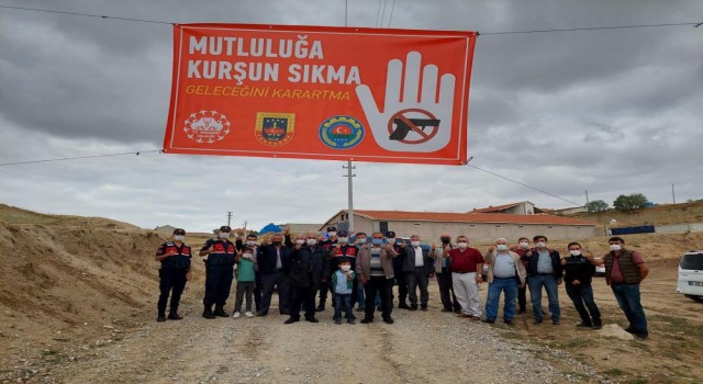 Jandarmadan, “Mutluluğa Kurşun Sıkma, Geleceğini Karartma” Pankartı