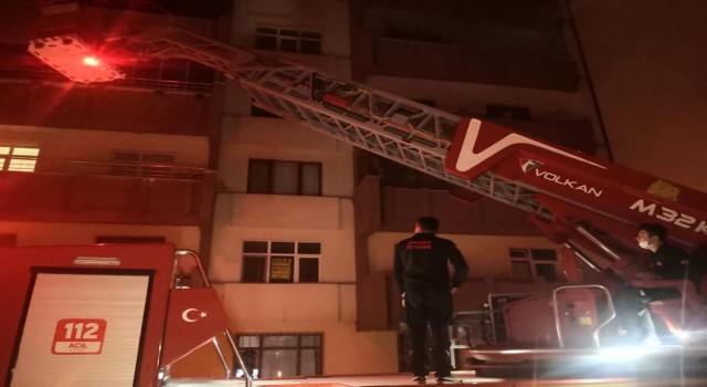 Kapıda Kalan Öğrencilerin Yardımına İtfaiye Yetişti