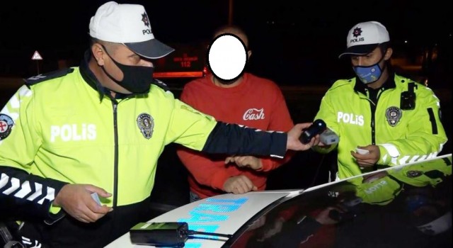 Kaza Yapan Ehliyetsiz Sürücü 2.44 Promil Alkollü Çıkınca “Çok Mu İçmişim?” Diye Polise Sordu