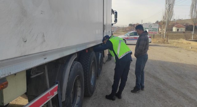 Jandarmadan Kış Lastiği Uygulaması