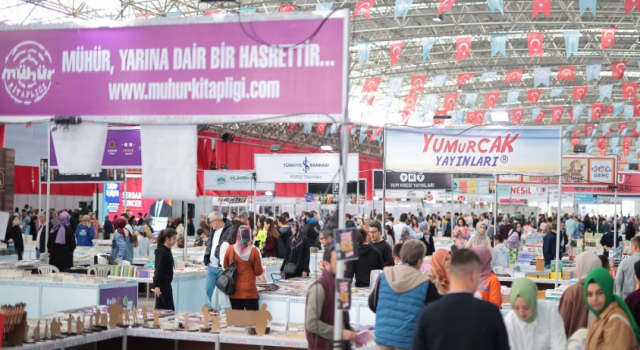 Binlerce Kitapsever Kitap Günlerine Akın Ediyor