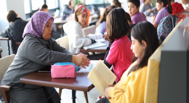 Öğrencilerin Tatildeki Adresi Kitap Konakları Oldu