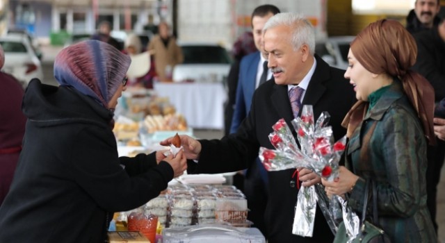 Vali Kumbuzoğlu Yalnızca Kadınlar İçin Kurulan Hanımeli Pazarını Ziyaret Etti