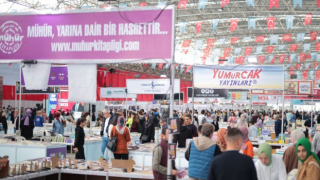 Binlerce Kitapsever Kitap Günlerine Akın Ediyor